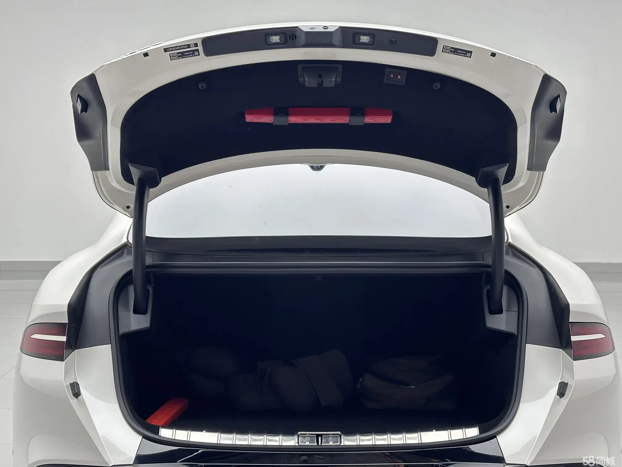 Denza Z9 2024 car image #17