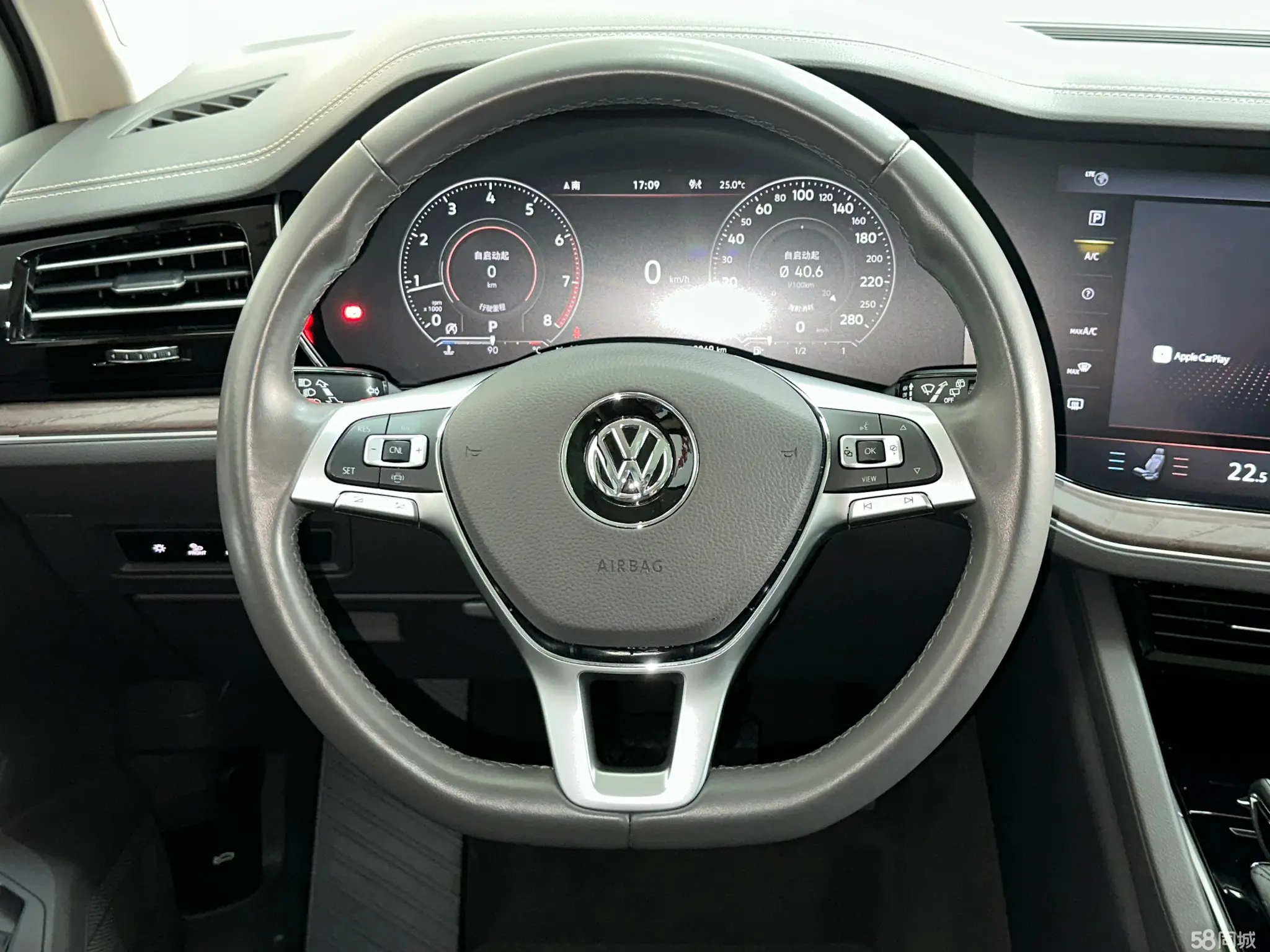 Volkswagen Touareg 2020 car image #17