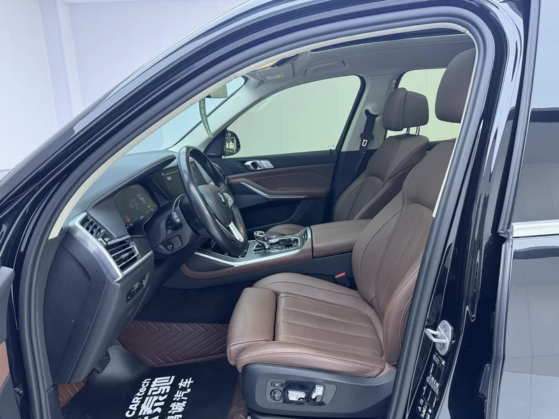 BMW X7 M60i 2021 #17 BMW X7 M60i 2021 car image #17