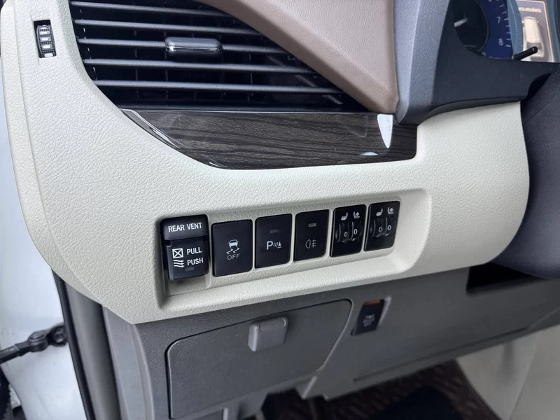 Toyota SIENNA 2019 صورة سيارة #17