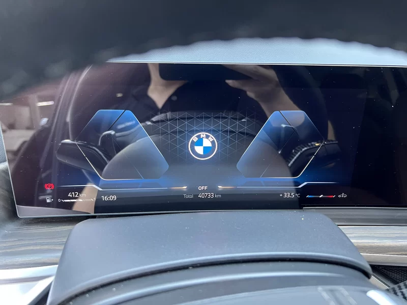 BMW X7 M60i 2023 car image #17