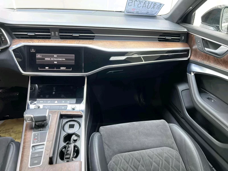 Audi A6L e-tron 2021 immagine di auto #17