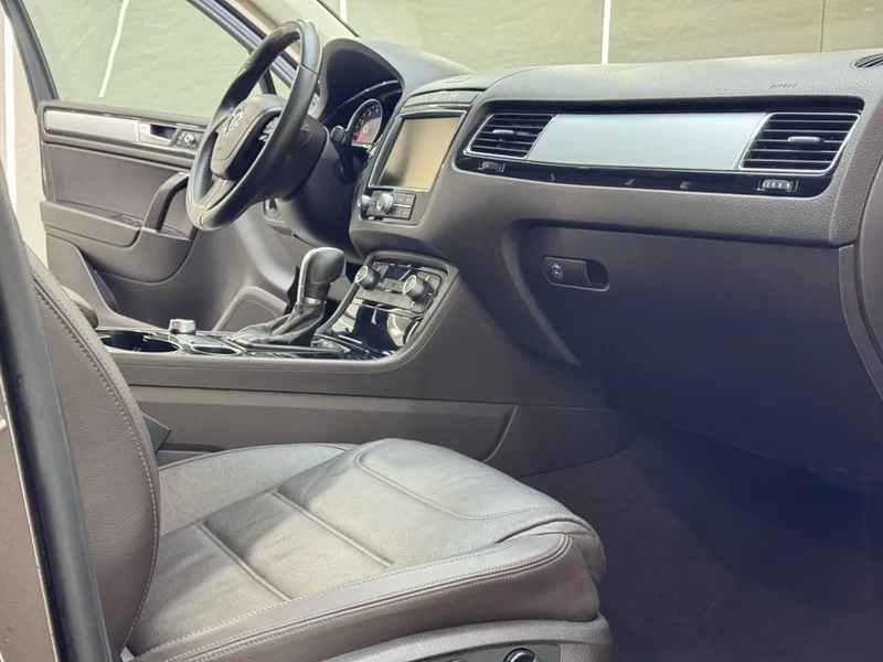 Volkswagen Touareg 2016 car image #17