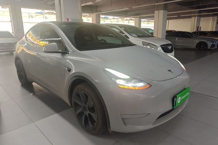 Tesla Model Y 2024 #4 Tesla Model Y 2024 car image #4