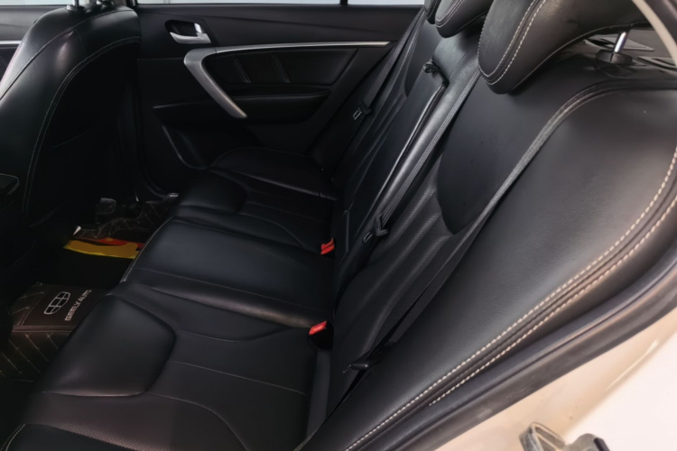 GEELY Emgrand 2015 car image #17
