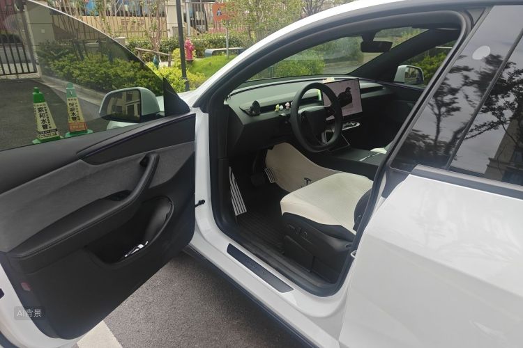 Tesla Model Y 2026 car image #18