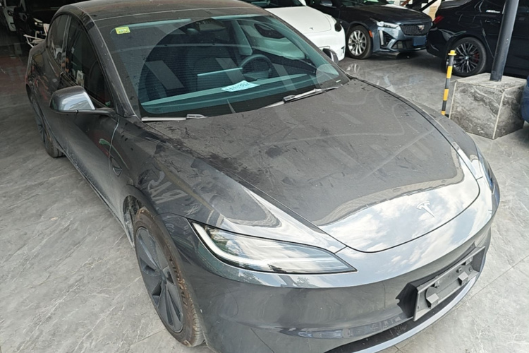 Tesla Model 3 2024 صورة سيارة #4