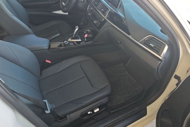 BMW 3 Series 2017 car image #24
