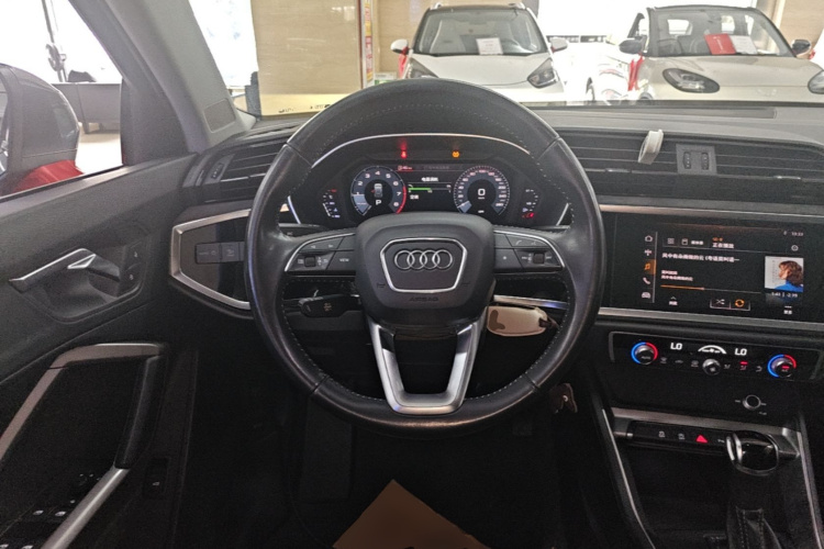 Audi Q3 2020 #11 Audi Q3 2020 car image #11
