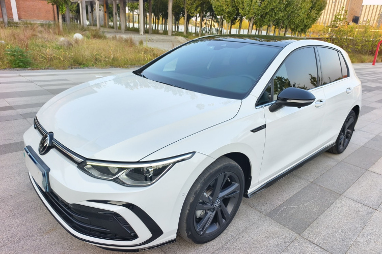 Volkswagen Golf 2021 car image #2