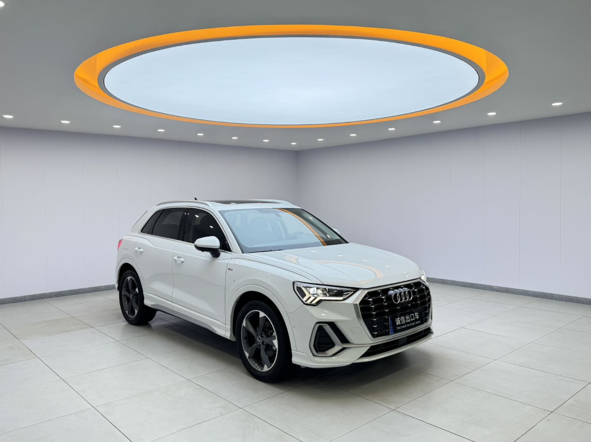 Audi Q3 2022 car image #4