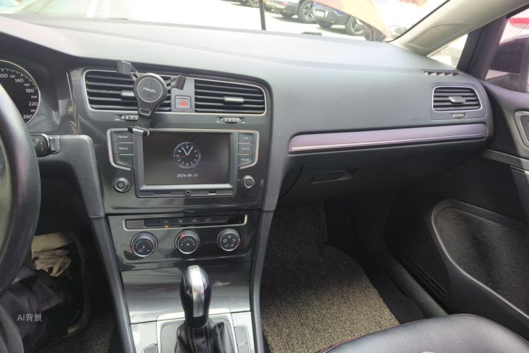 Volkswagen Golf 2018 car image #15