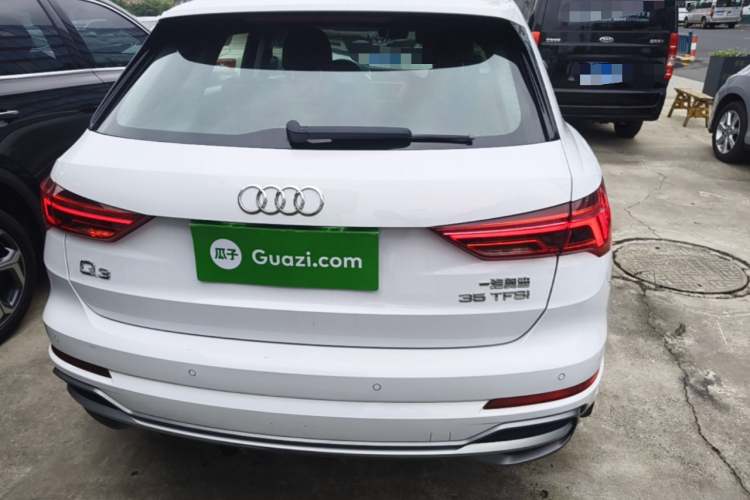 Audi Q3 2022 car image #4
