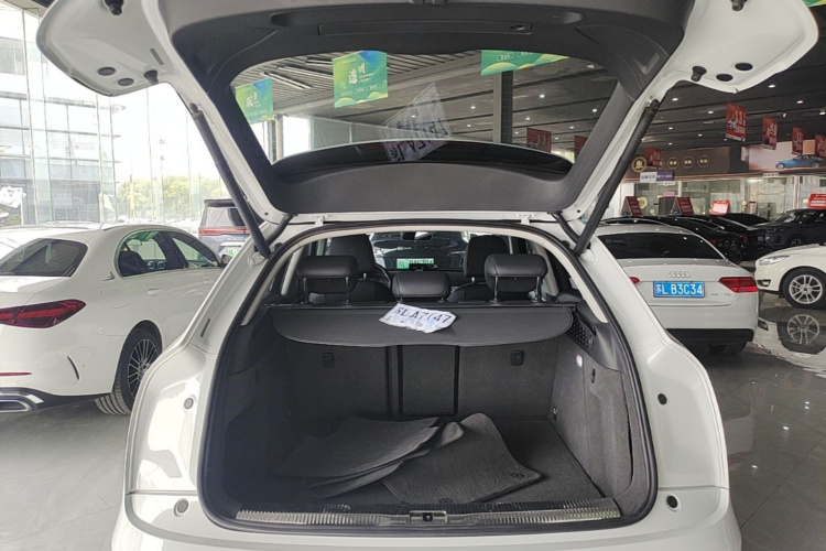 Audi Q3 2016 car image #19