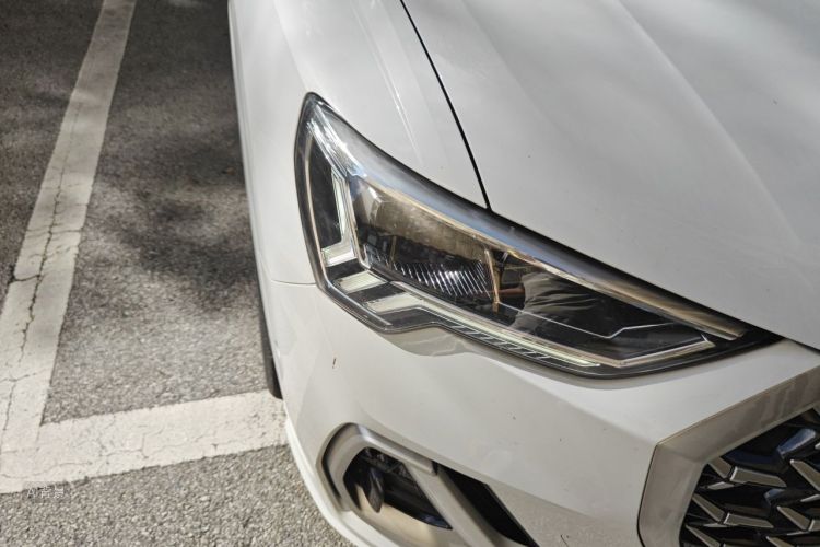 Audi Q3 2023 car image #8