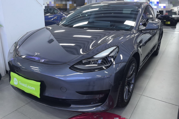 Tesla Model 3 2021 car image #2