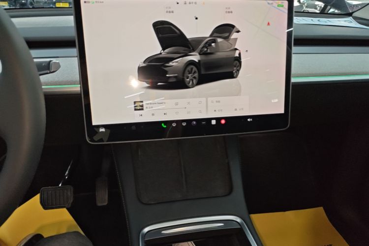 Tesla Model Y 2024 car image #13