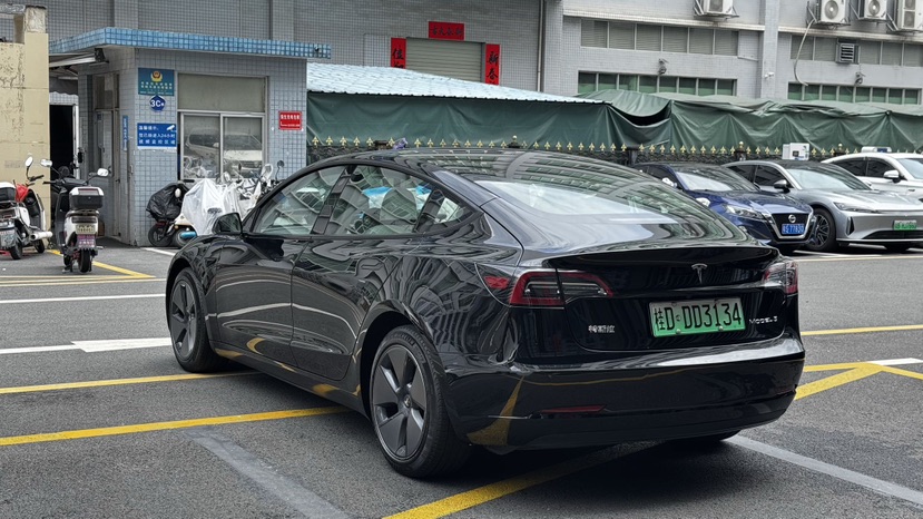 Tesla Model 3 2023 car image #7