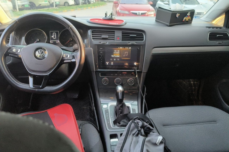 Volkswagen Golf 2020 car image #12