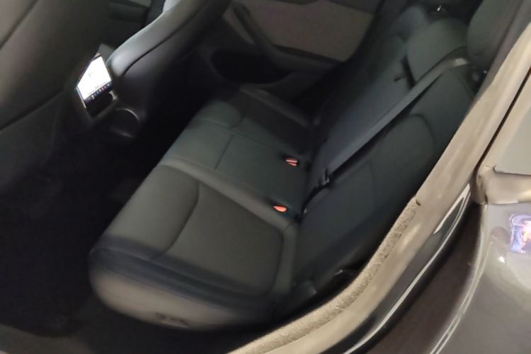 Tesla Model Y 2025 #17 Tesla Model Y 2025 immagine di auto #17