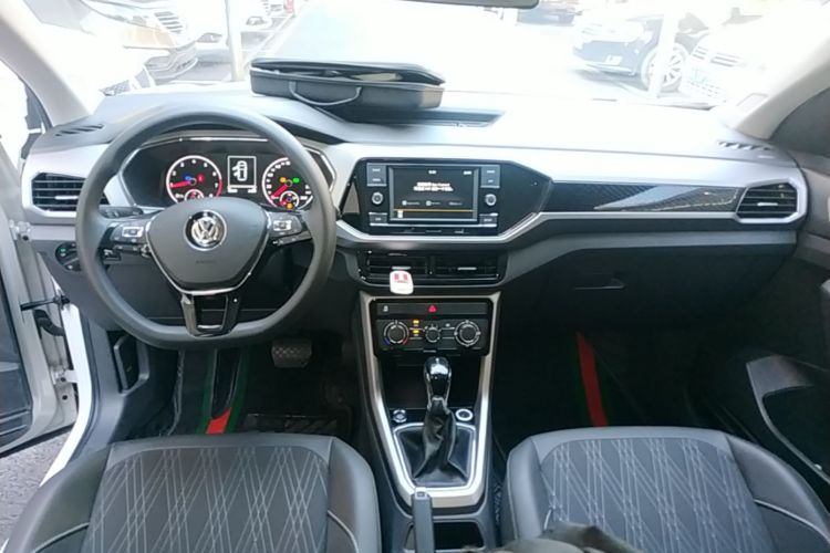 Volkswagen T-Cross 2020 #10 Volkswagen T-Cross 2020 car image #10