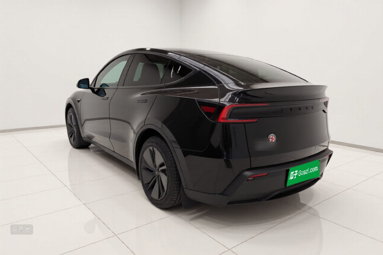 Tesla Model Y 2025 car image #5