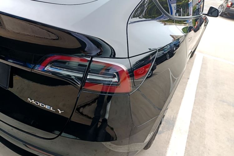 Tesla Model Y 2024 car image #8