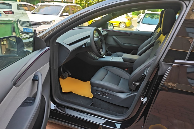 Tesla Model Y 2026 #16 Tesla Model Y 2026 car image #16