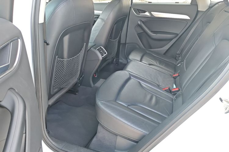 Audi Q3 2017 car image #17