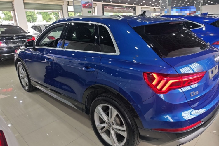 Audi Q3 2019 car image #7