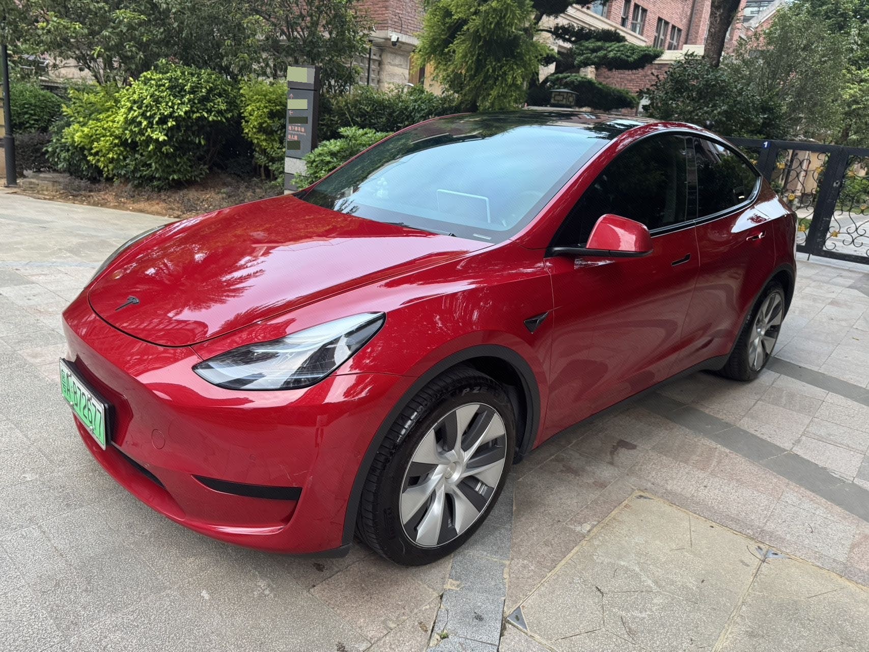 Tesla Model Y 2023 car image 