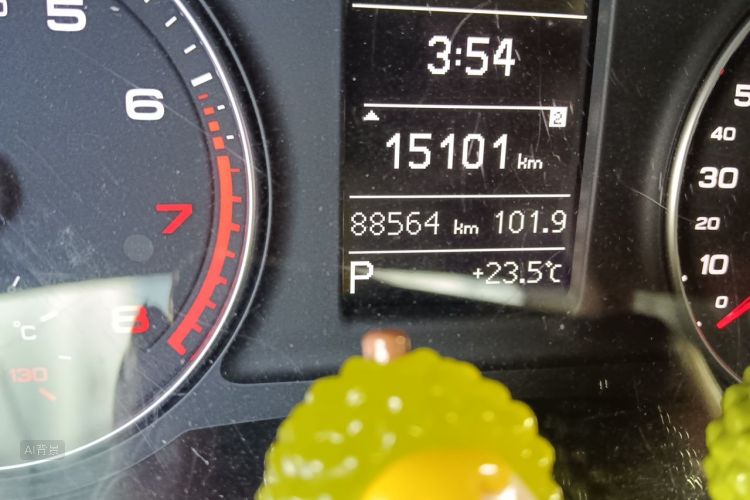 Audi Q3 2018 car image #14