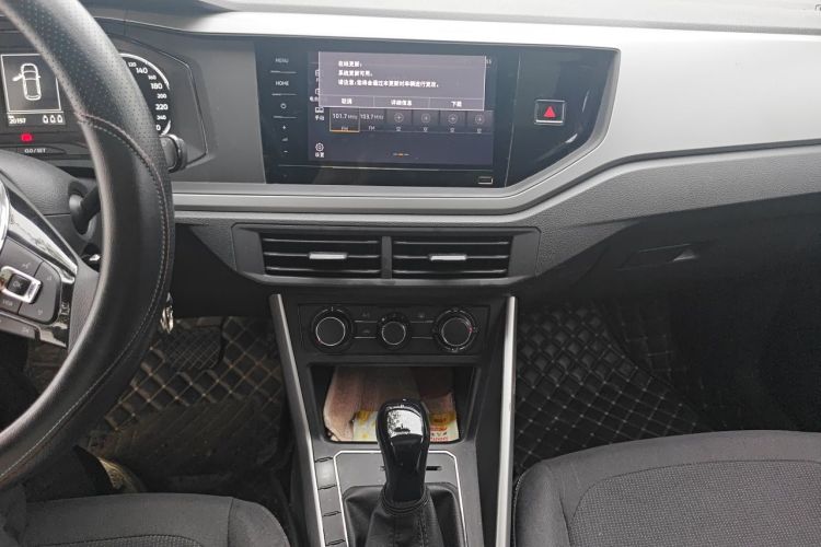 Volkswagen Polo 2022 car image #13