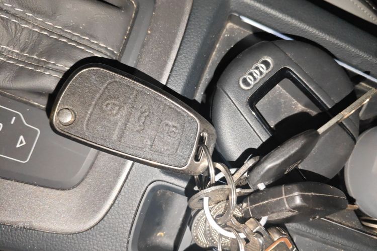 Audi Q3 2021 car image #10
