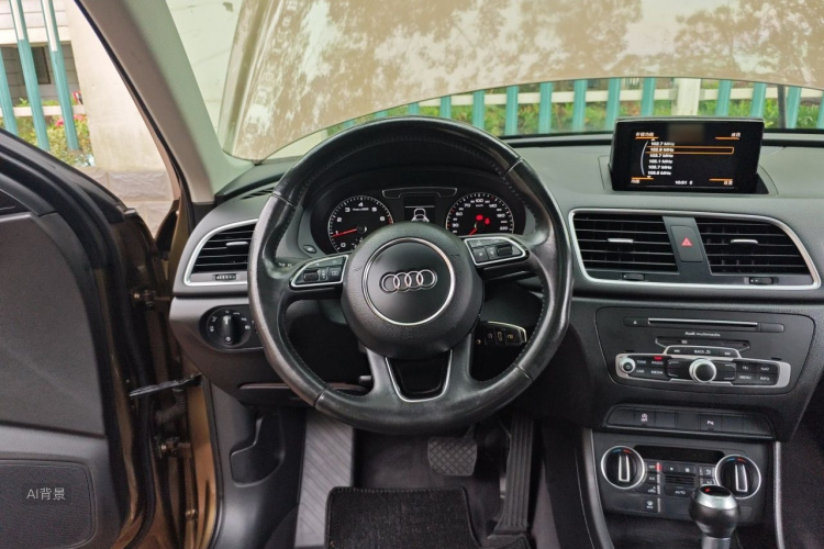 Audi Q3 2017 car image #12