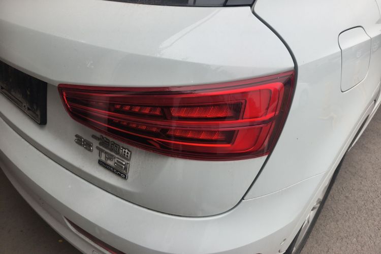 Audi Q3 2017 car image #8