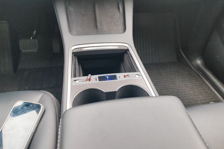 Tesla Model Y 2023 #14 Tesla Model Y 2023 car image #14