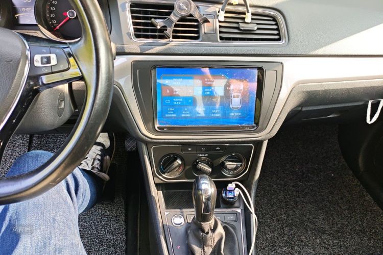 Volkswagen Lavida 2018 car image #15