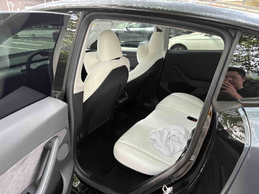 Tesla Model Y 2023 car image #3