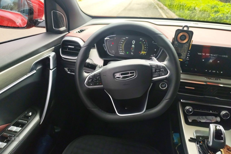 GEELY Coolray 2019 #12 GEELY Coolray 2019 car image #12