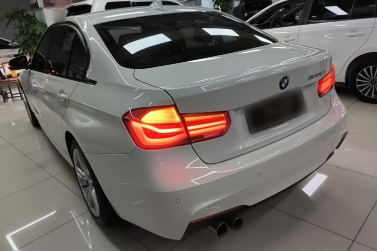BMW 3 Series 2018 immagine di auto #5