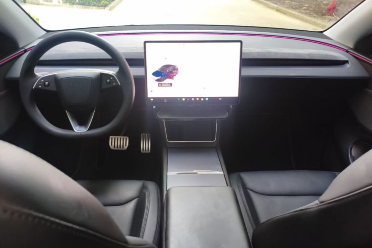 Tesla Model Y 2025 car image #11