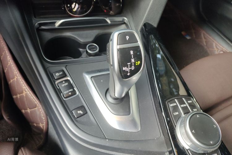 BMW 3 Series 2019 صورة سيارة #16