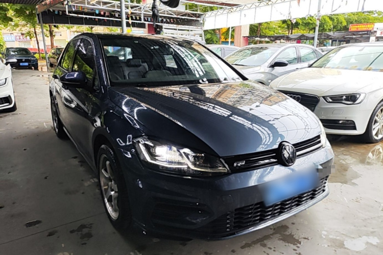 Volkswagen Golf 2020 car image #4