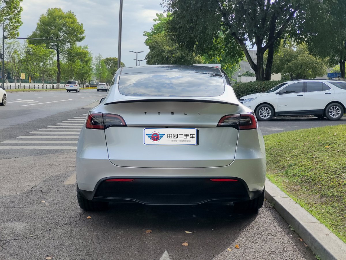 Tesla Model Y 2023 car image #3