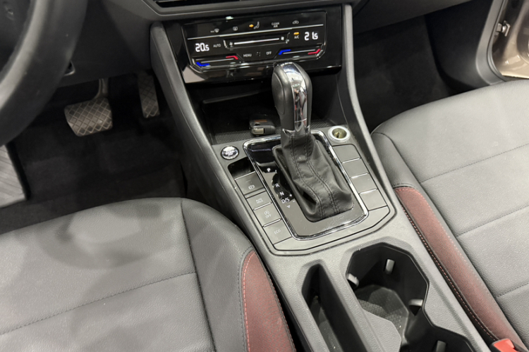 Volkswagen Bora 2020 car image #24