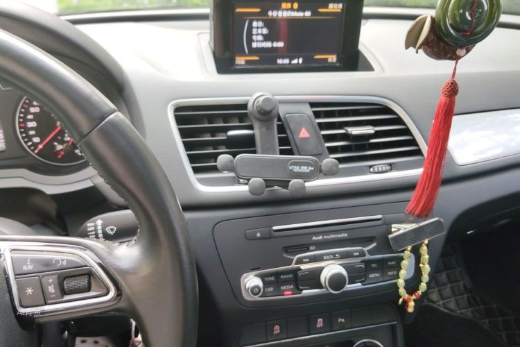 Audi Q3 2019 car image #15
