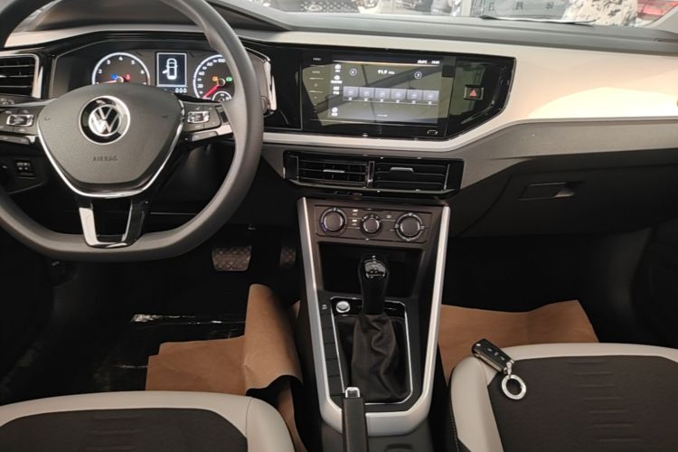 Volkswagen Polo 2021 car image #13