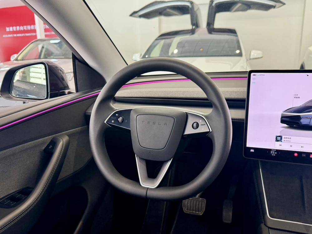 Tesla Model Y 2025 #13 Tesla Model Y 2025 car image #13