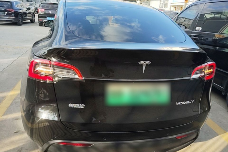 Tesla Model Y 2021 صورة سيارة #6